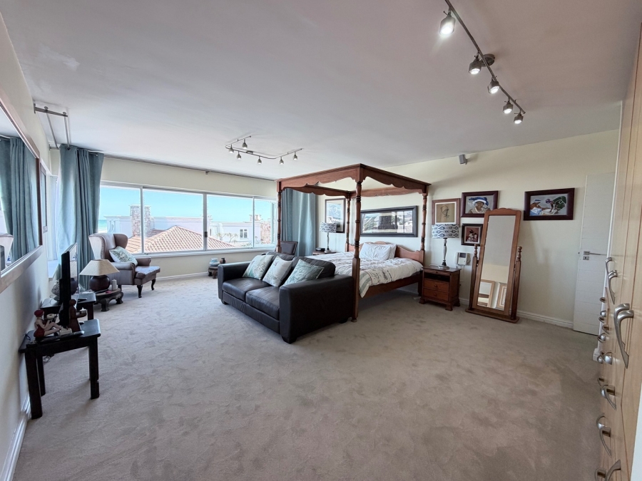 7 Bedroom Property for Sale in Bloubergstrand Western Cape